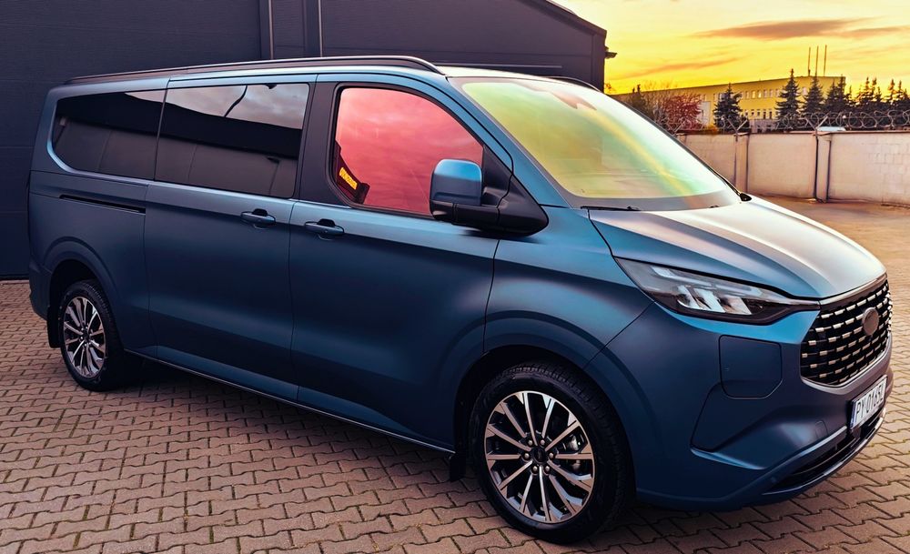 Profesjonalny przewóz 7 osób nowym hybrydowym busem / vanem Poznań