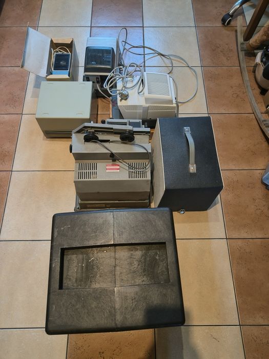 Sprzedam zestaw starych rzutników oraz projektor