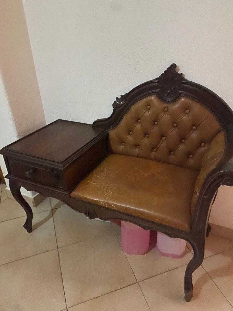 Cadeirão em pele com mesa (VINTAGE) - MELHOR OFERTA