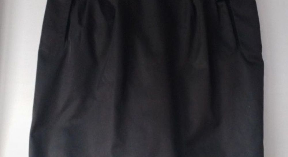 Czarna spódnica śliski materiał rozm S