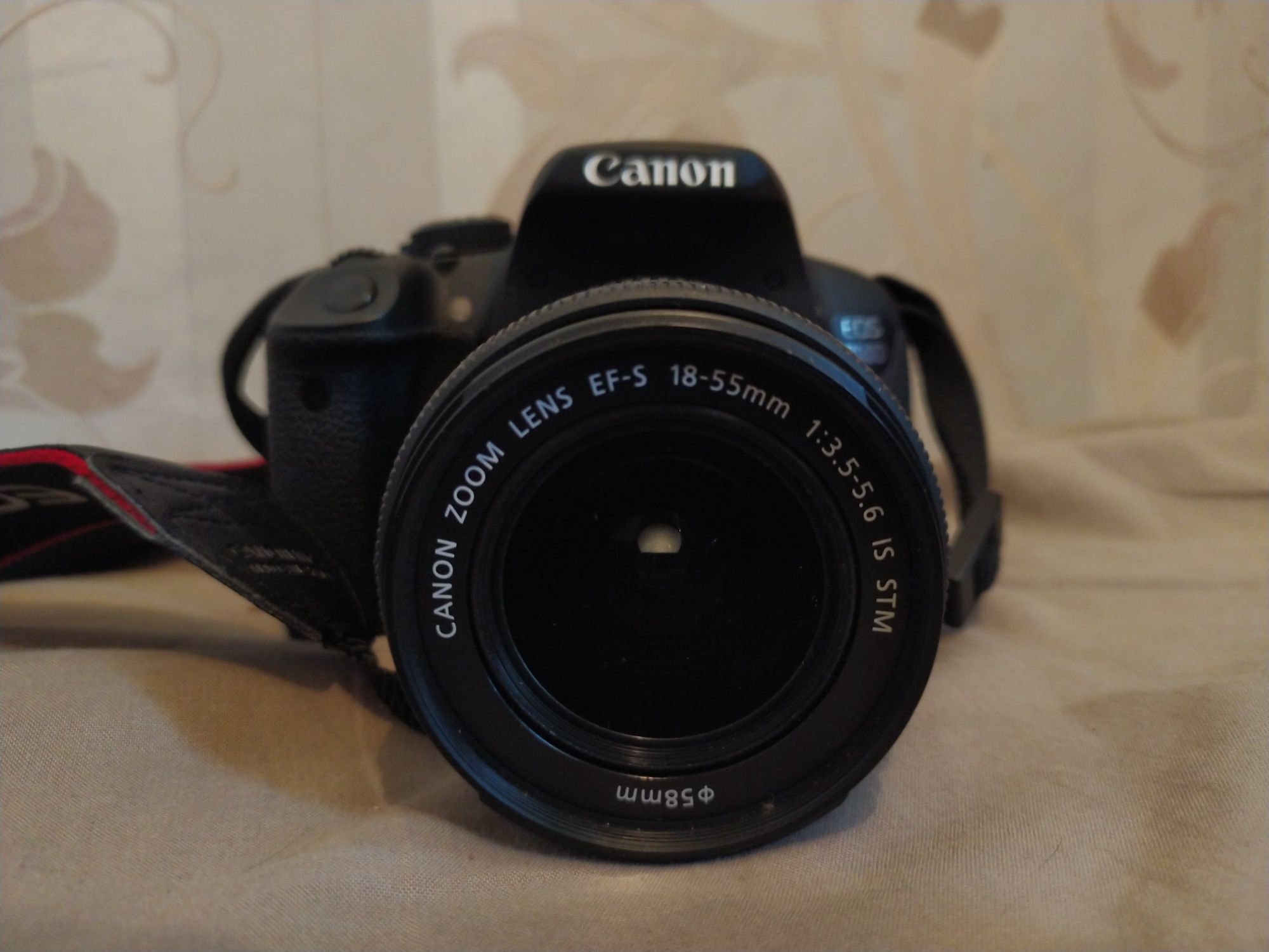 Фотоапарат Canon 700D