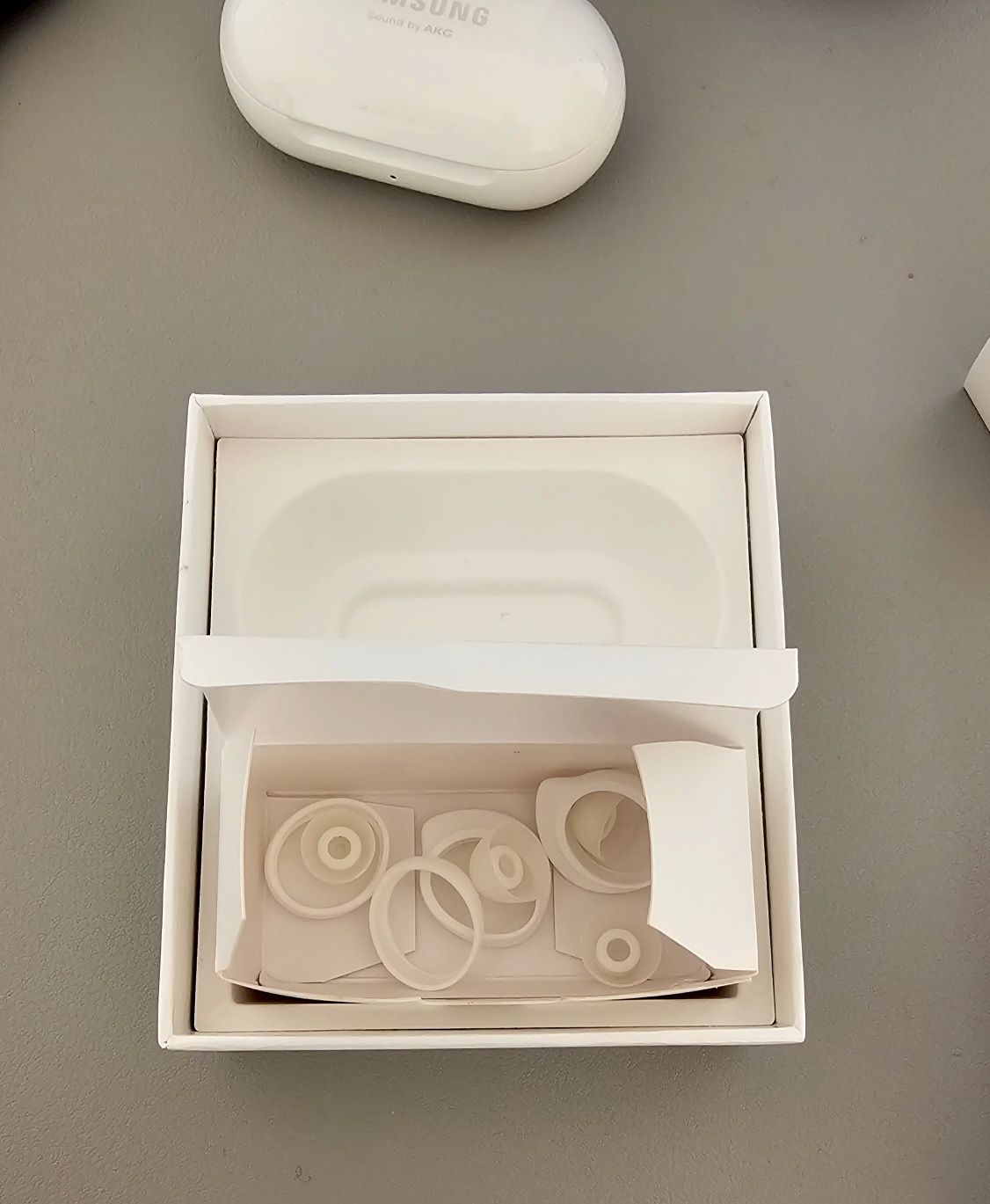 Samsung Buds Plus - Brancos - Bom estado