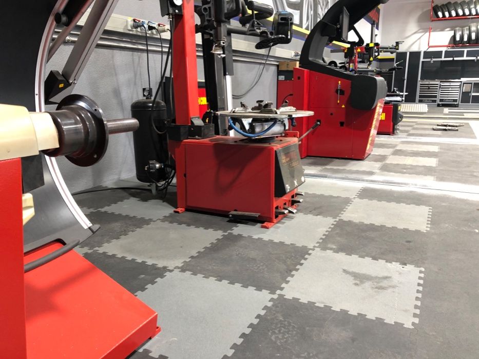 Pavimentos em PVC para oficinas Auto, Motos e Pneus