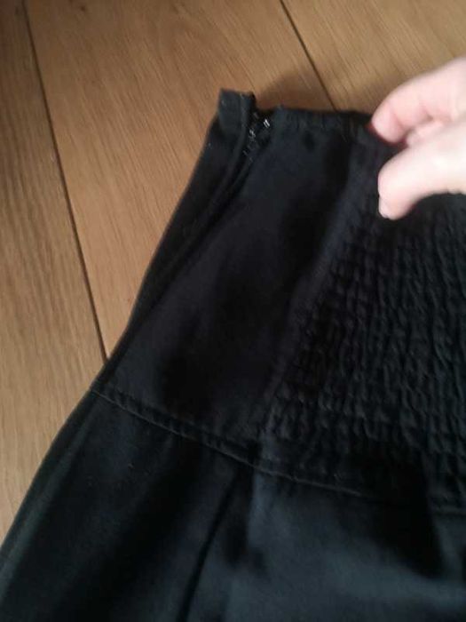 Amisu czarna sukienka tuba z kieszeniami guziki r. 34/XS