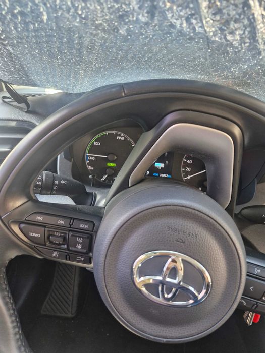 Toyota Yaris Hybrid 2022 – 38.000 km, Excelente Estado
