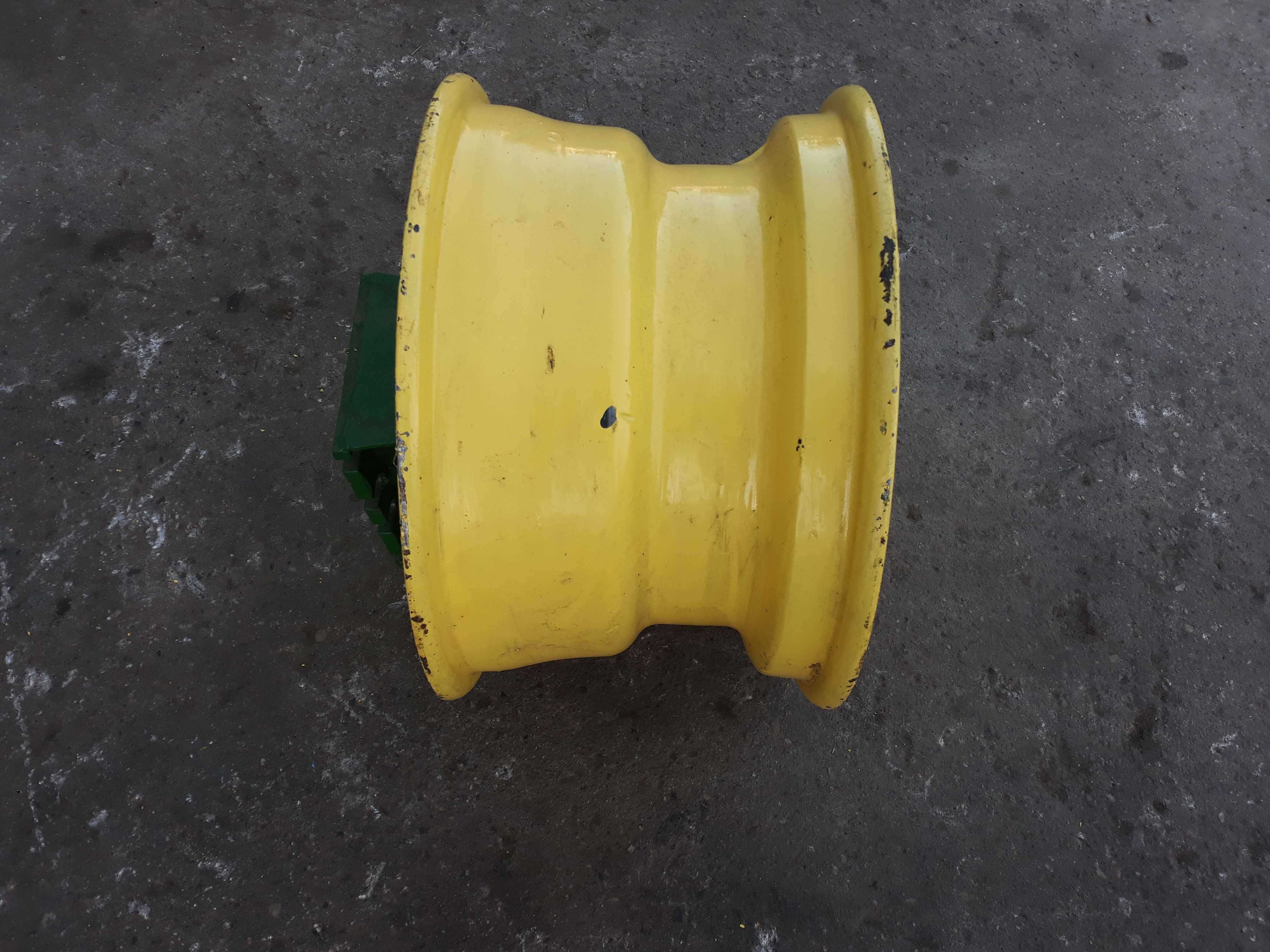 Felga z piastą prasa JOHN DEERE