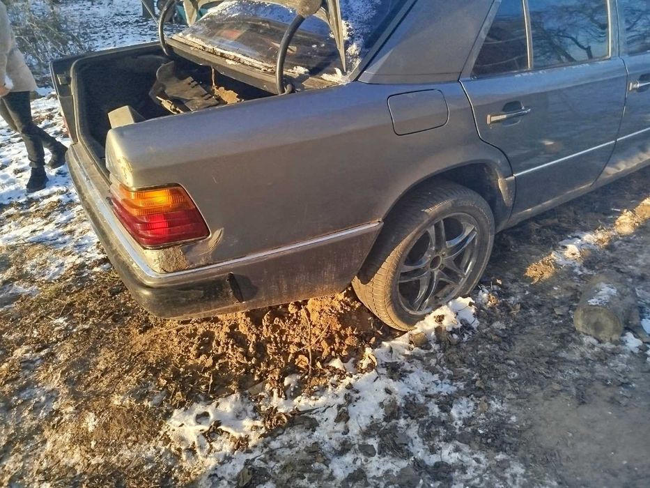 Продам запчастини 124 Мерседес Бенц