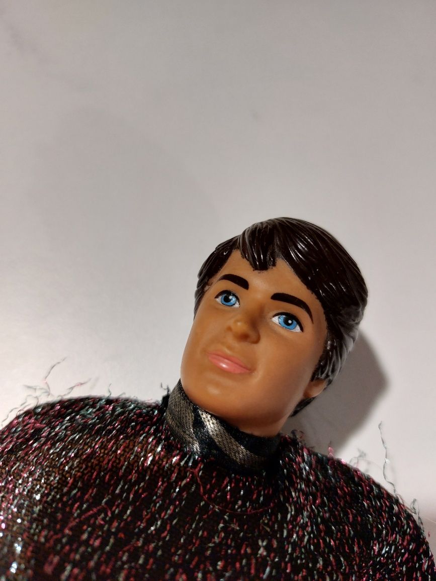 Lalka Ken z lat 90.