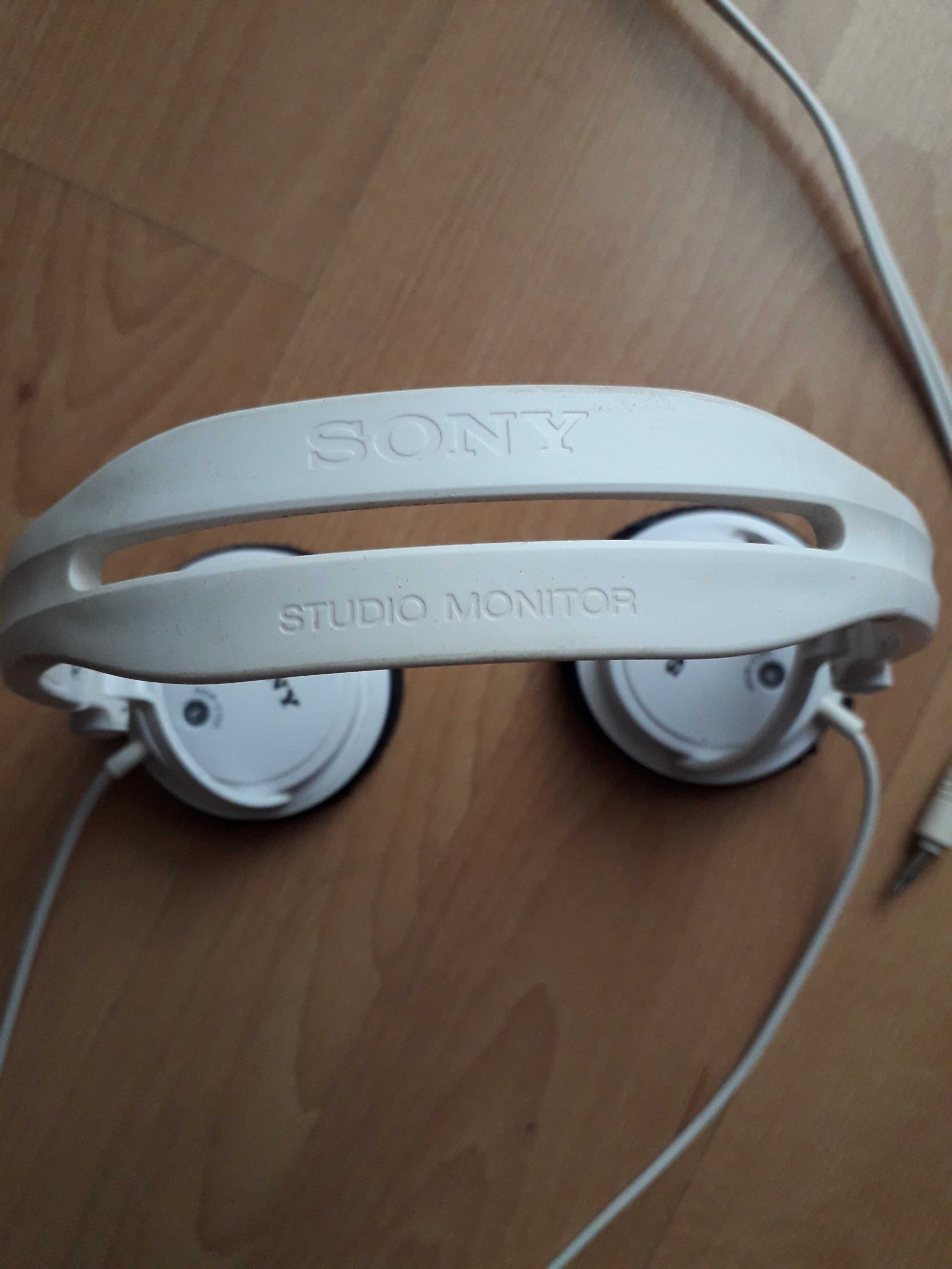 Sony MDR + etui Plantronics