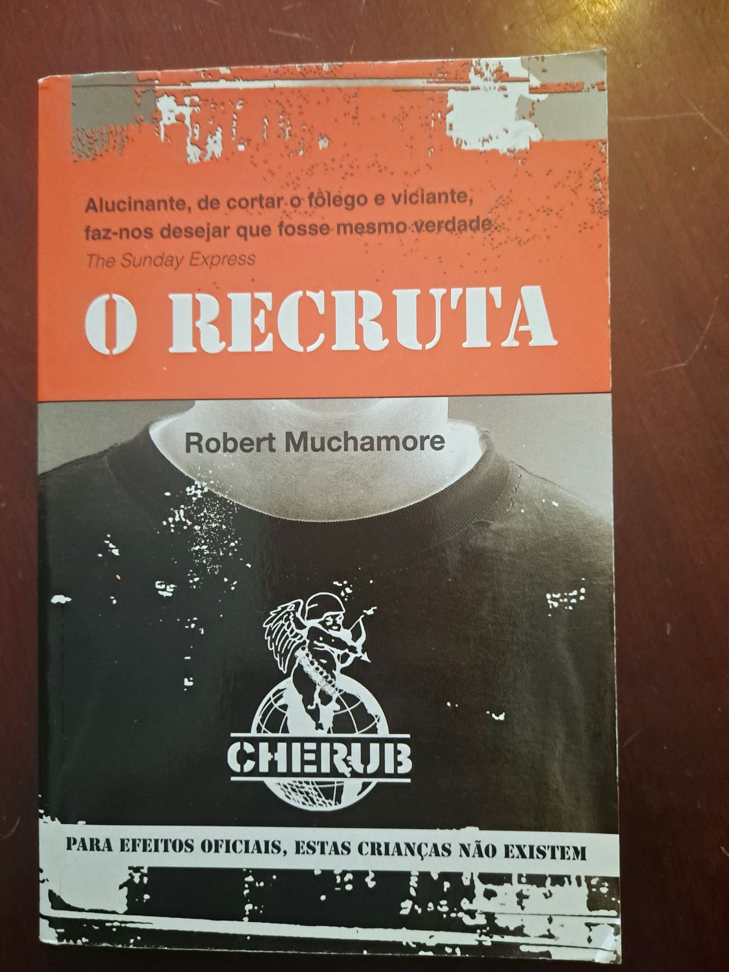 Livro "O Recruta" de Robert Muchamore