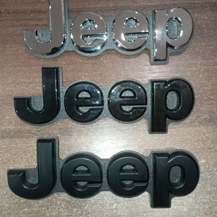 Емблема кришки багажника Jeep Grand Cherokee WK2