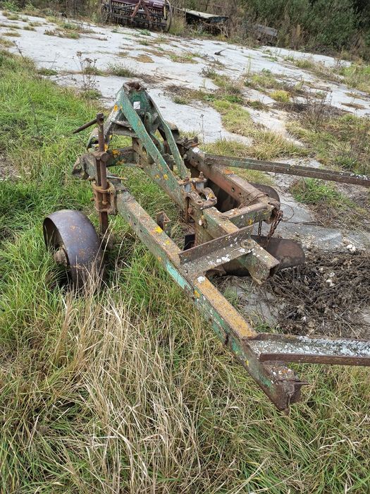 Продаю плуг 2 35