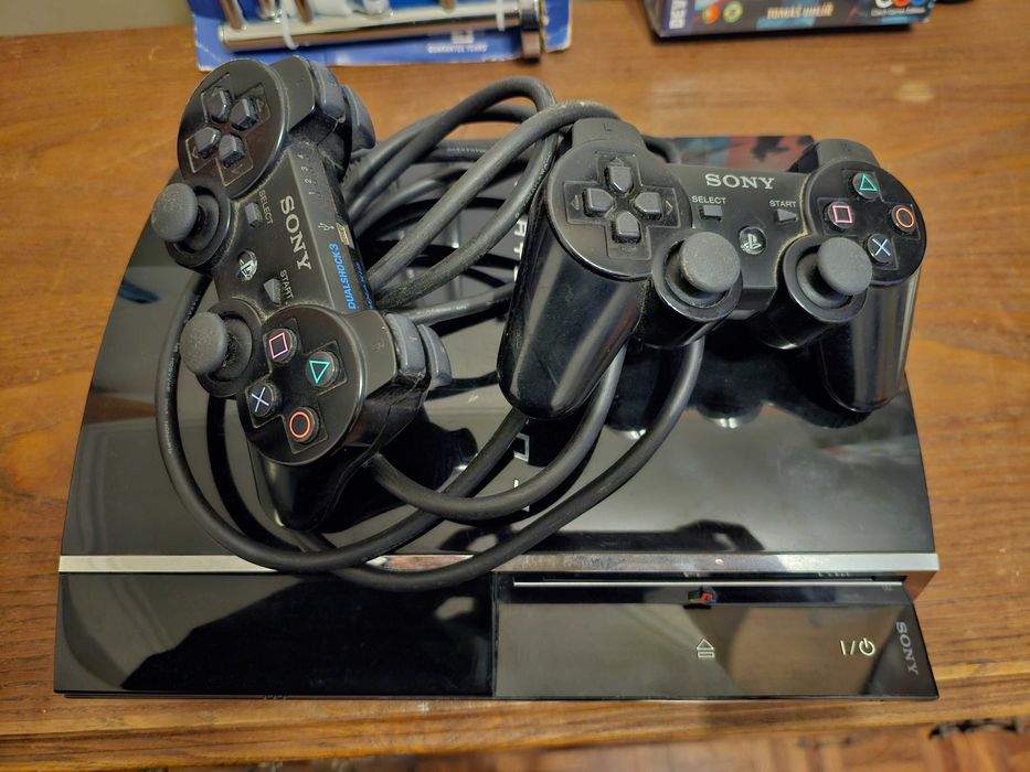 Playstation 3 estragada + 2 comandos - Broken Playstation 3 + 2 contr.