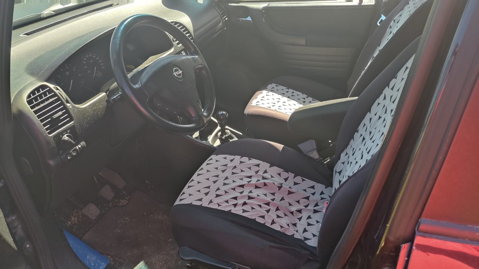 Sprzedam Opel Zafira 1.6 benzyna-7 osobowy.