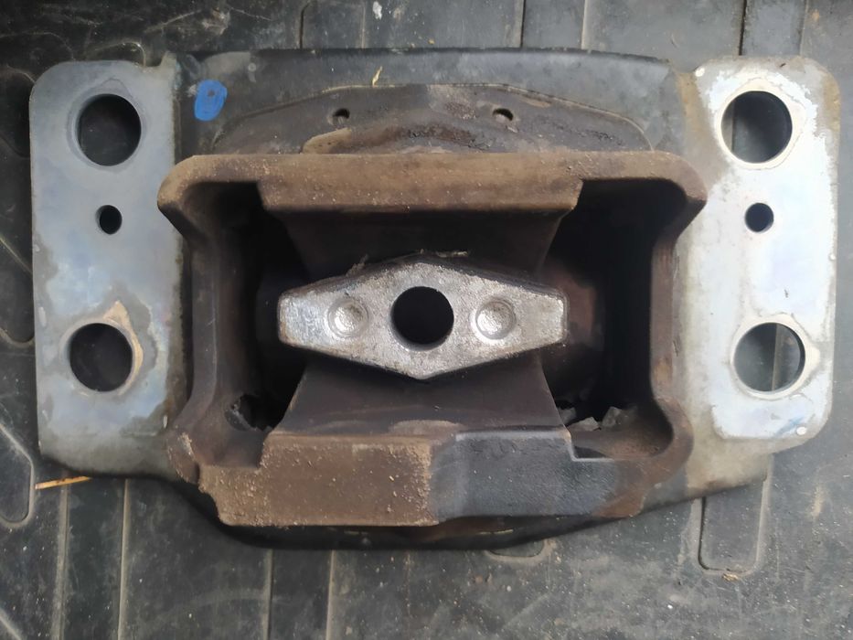 Продам подушки двигуна на Форд мондео