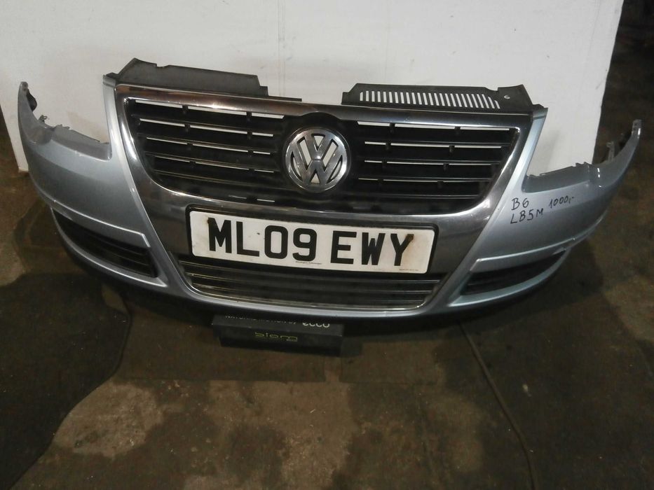 vw passat B6 zderzak przedni niebieski LB5M ładny