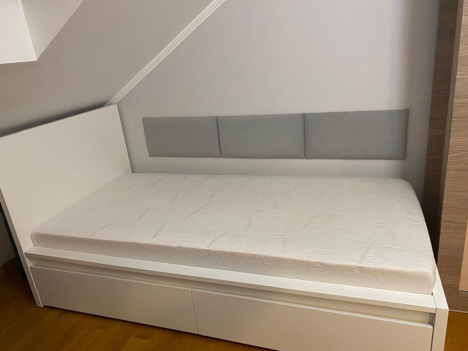 Łóżko IKEA 90x200 cm Malm z szufladami i materacem Bodzio