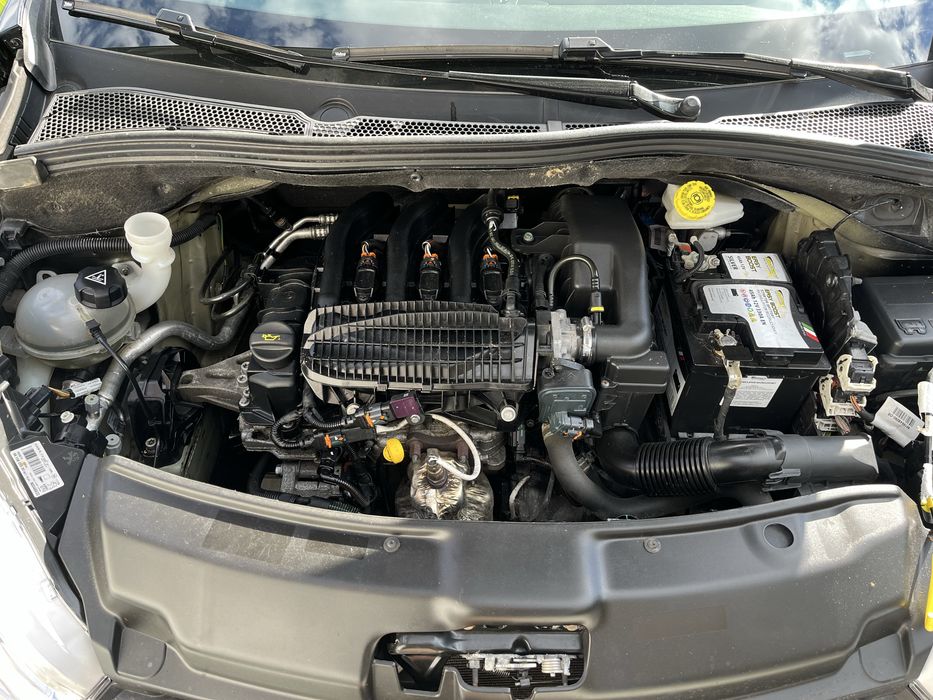 Peugeot 208 lift 18r 1.2 allrue chrom parki tablet elektryka