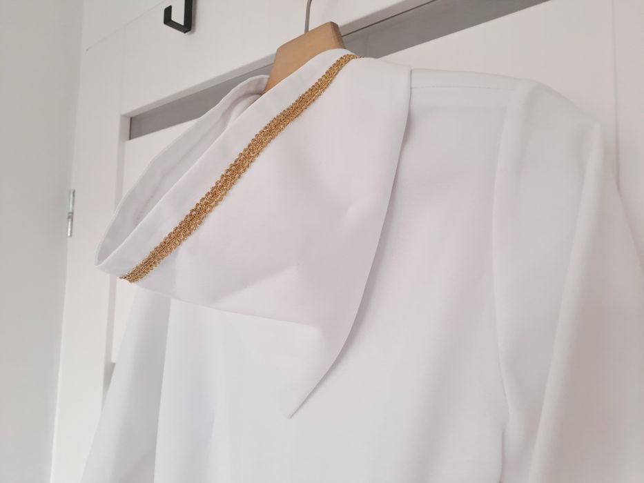 Alba komunijna dla chłopca pięknie zdobiona