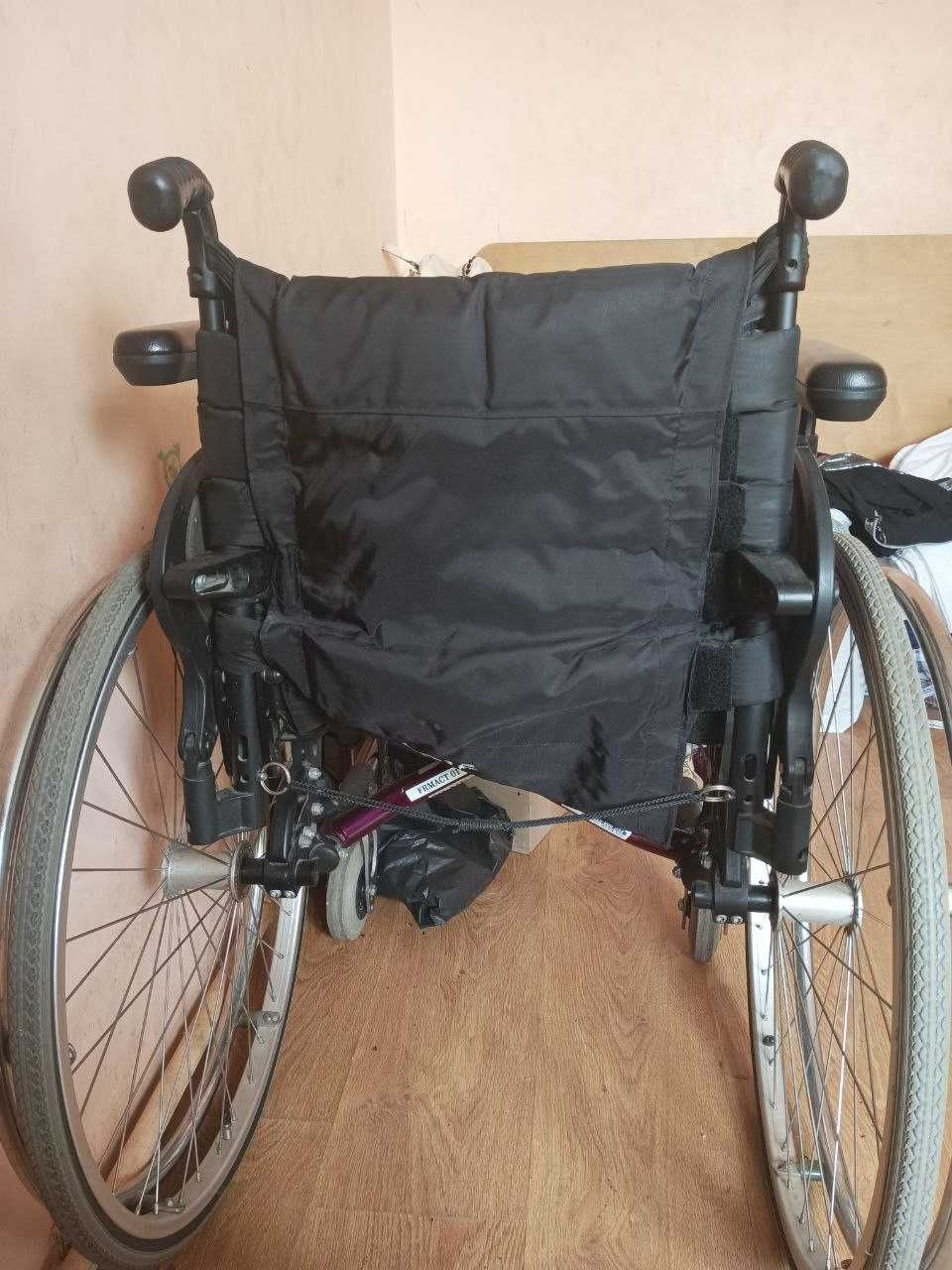 Продается спортивная облегченная инвалидная коляска QUICKIE