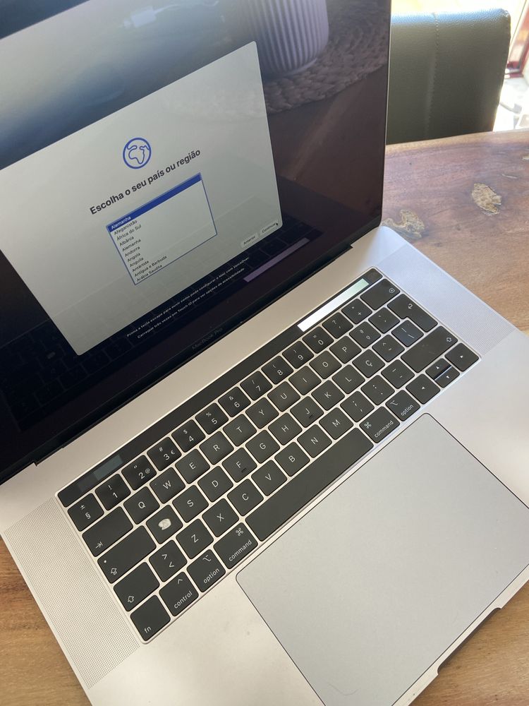 Macbook Pro 2018, 15”, i7 16RAM 256GB