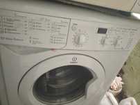 Zestaw pralka Indesit i mikrofalówka Whirlpool