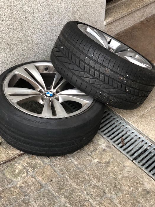 Jantes BMW de 20" e quatro pneus