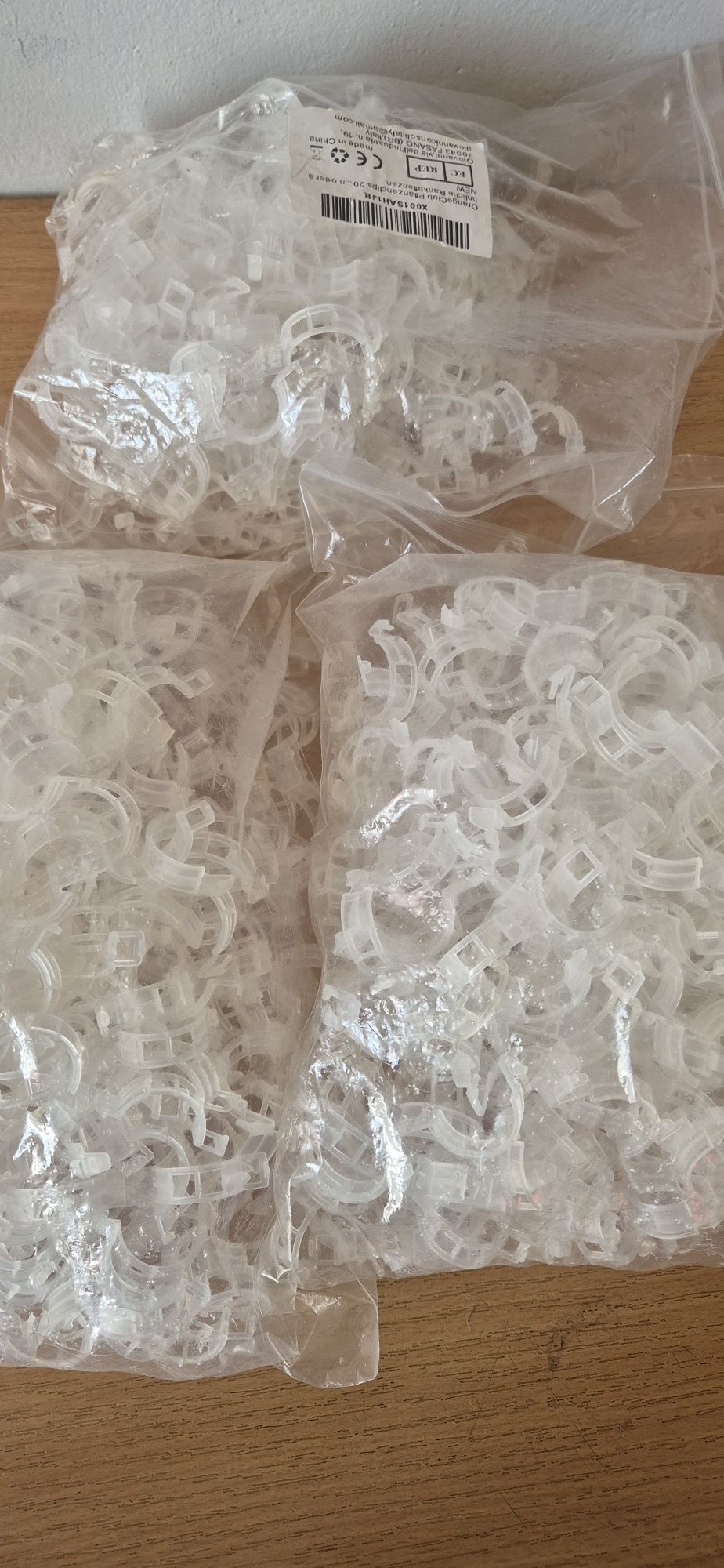Plastikowe zapinki do roślin, idealne do podtrzymywania pędów pomidoró