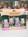 Rodzina białych kotów sylvanian families
