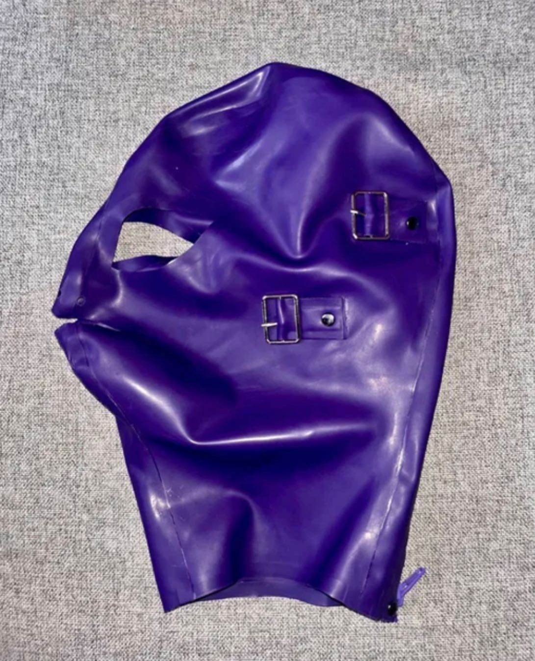 974/ Teatr Bal OD RĘKI M fioletowa maska latex lateks 04mm z wkładką