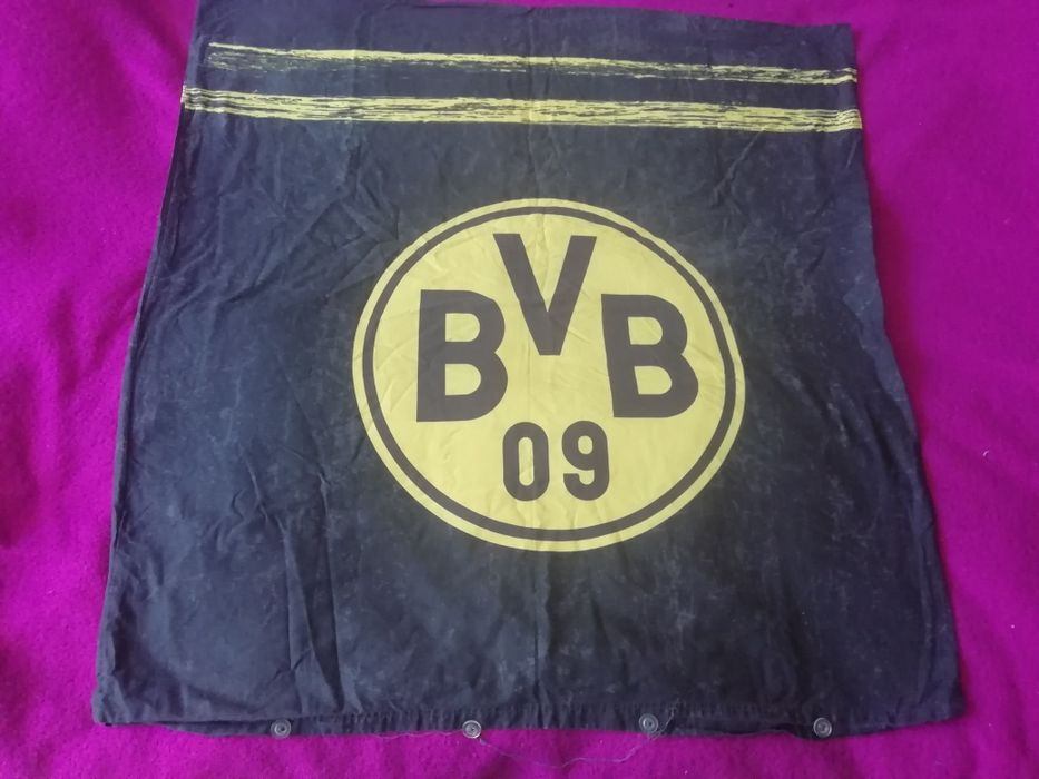 Poszewka na poduszkę klubu Borussia Dortmund. Rozmiar 75x80 cm