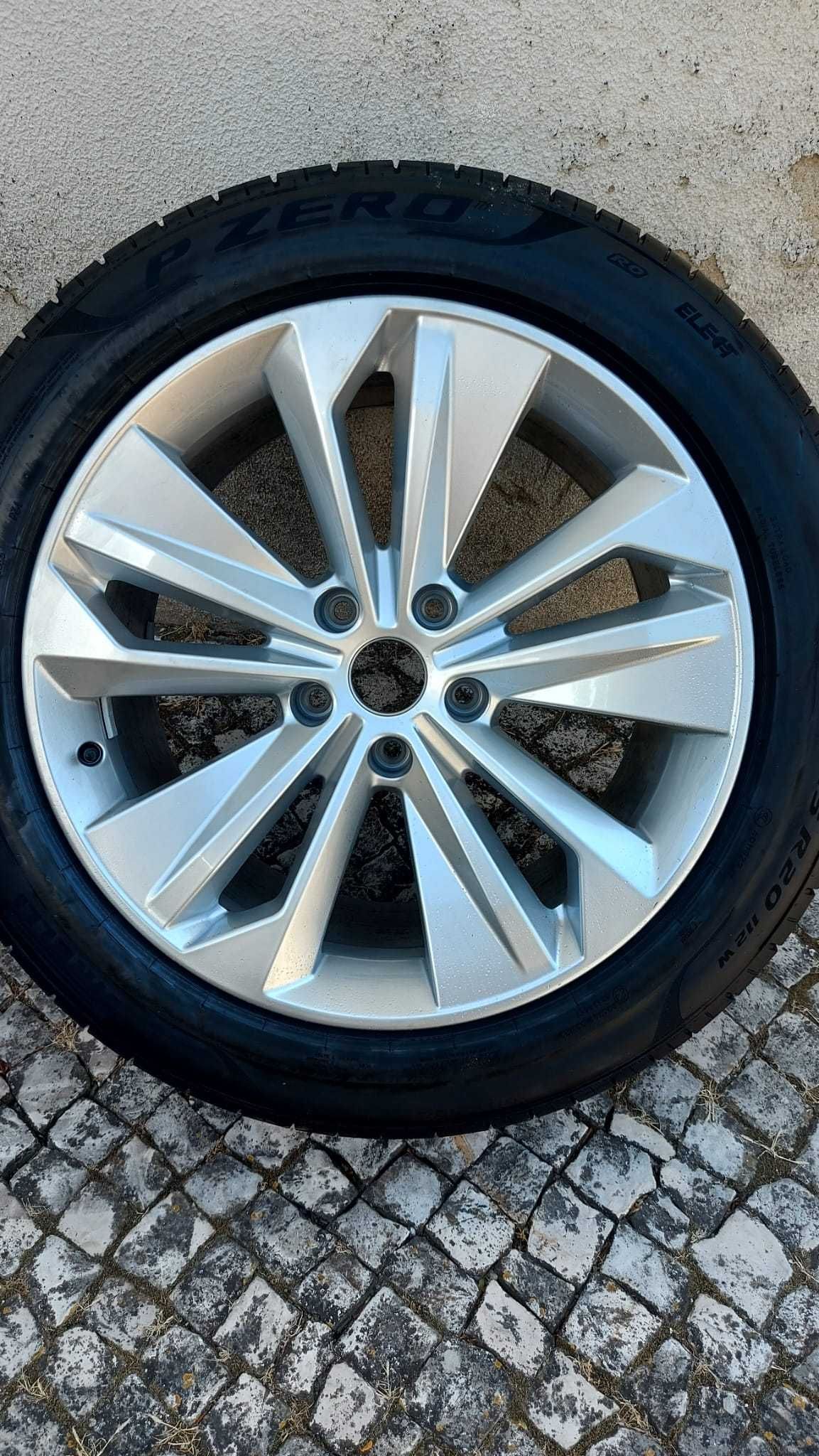Pneus Pirelli 285/45 R20 112 W / jantes a parte