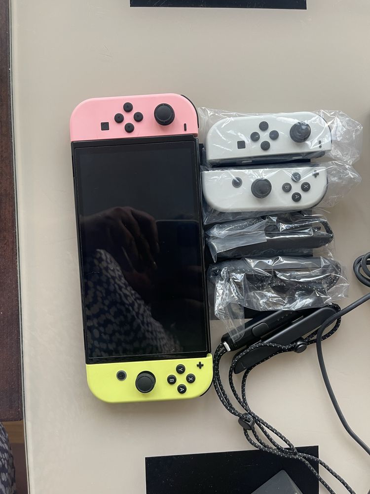 Nintendo Switch OLED + додатковий набір joy-con
