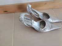 Sapatos prateados