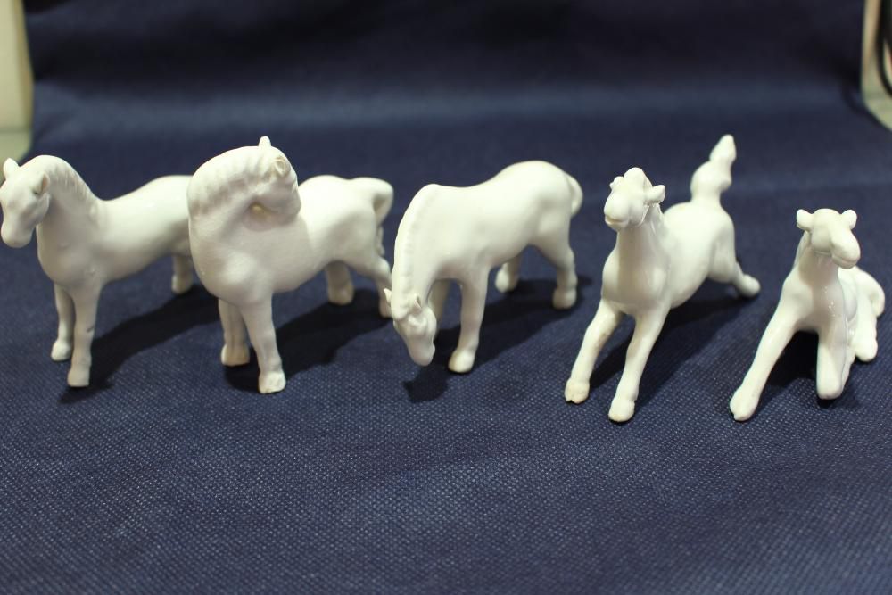 Conjunto de Cavalos em Porcelana Branca Chinesa Dinastia Tang XX
