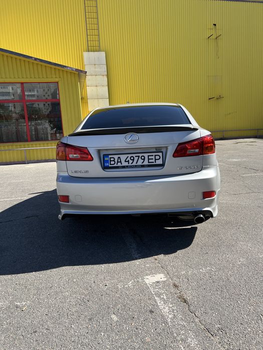 Lexus is 220d 2008года
