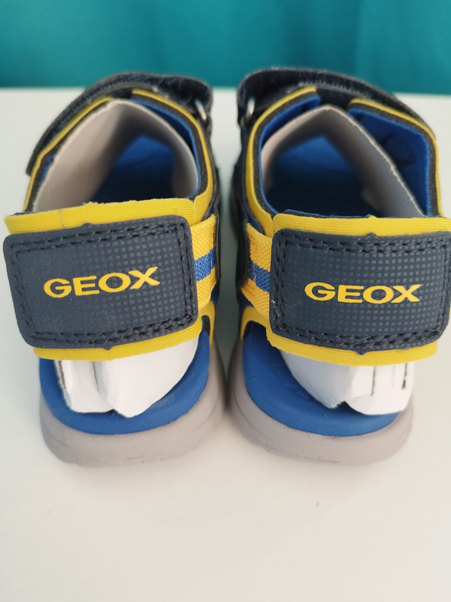 Sandálias Geox tamanho 29
