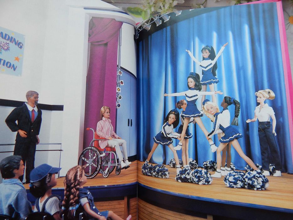 Книга про Барбі та Беккі англійською мовою, английский для школьников