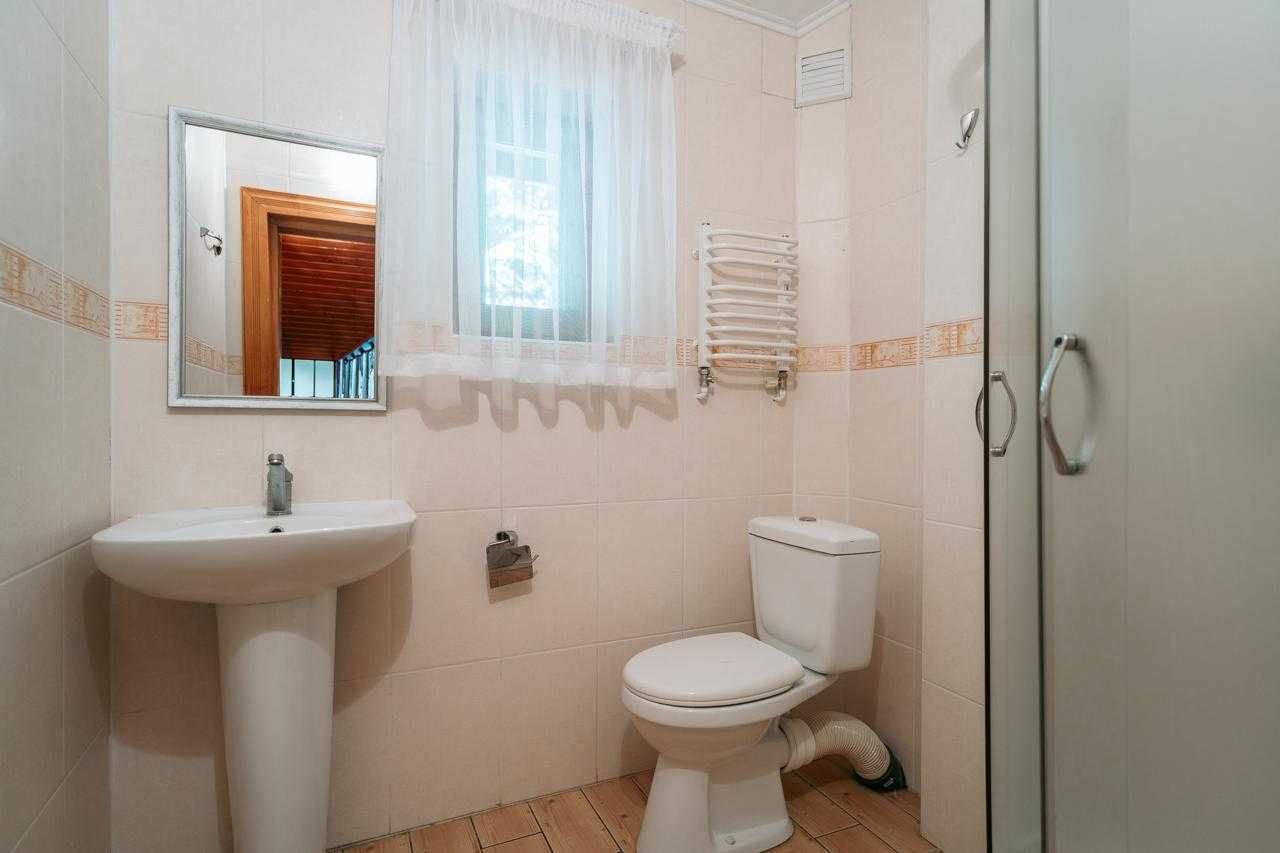 Продається котедж в Яремче - центр, 20 хв пішки до водоспаду «Прибій»