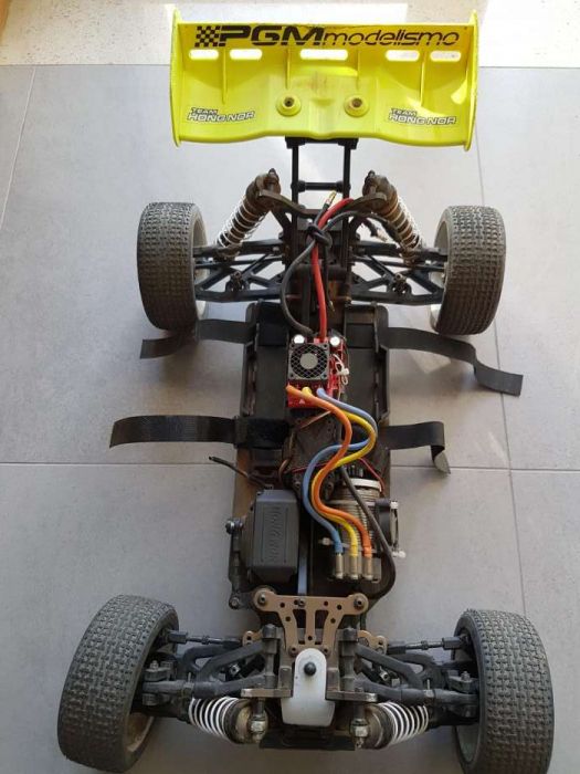 Carro eléctrico 1:8 competição