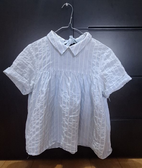 Blusa branca e azul da Zara