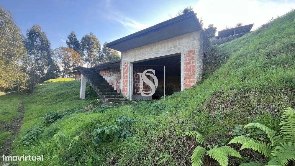 Moradia T3, Térrea, por acabar, em Quintiães, Barcelos