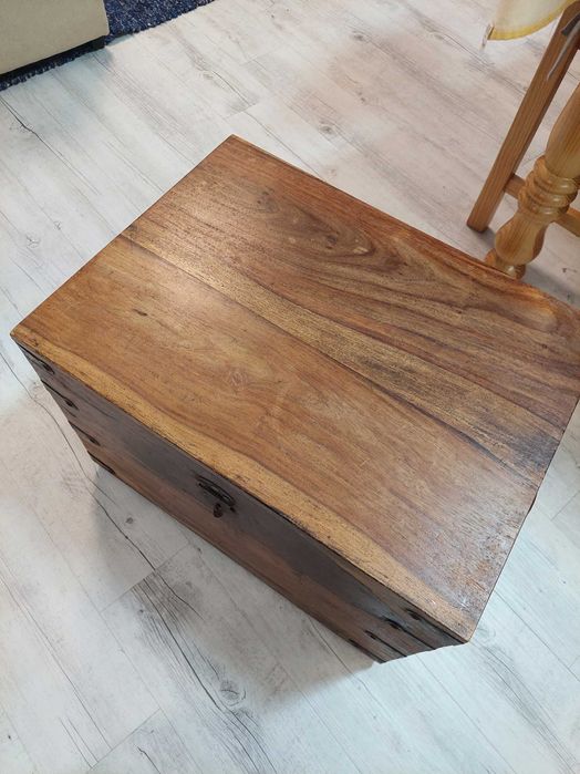 Baú em Madeira/Puff