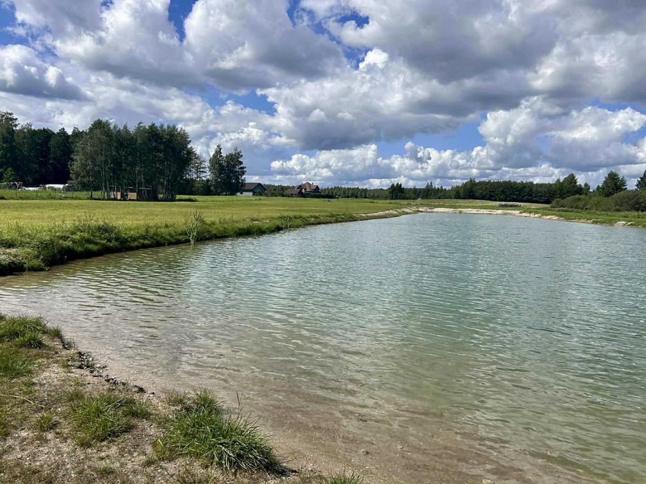 Działka budowlana nad wodą - z bezpośrednim dostępem do stawu