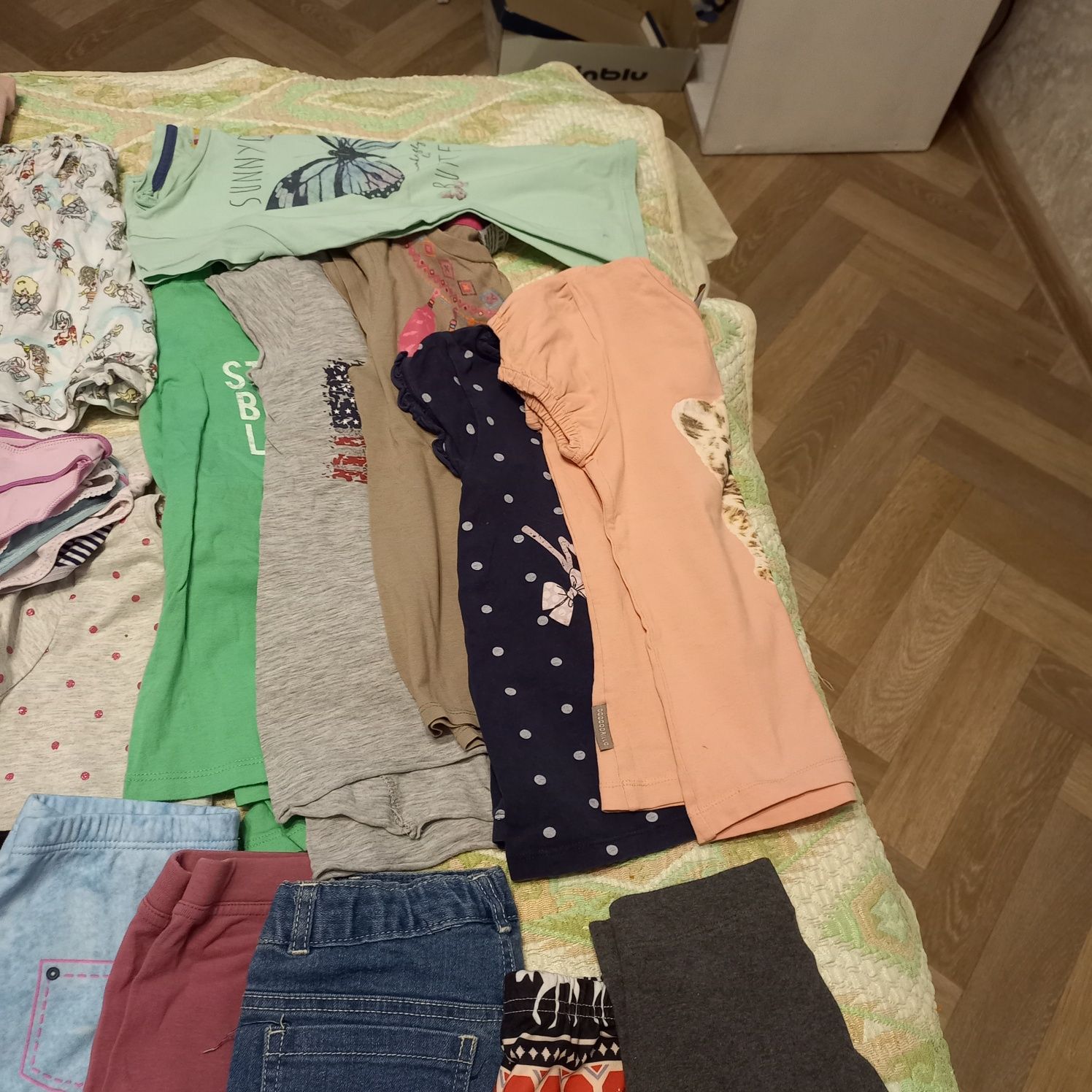 Лосины и футболки на девочку 6 лет