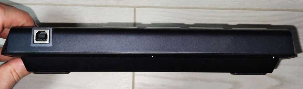 MIDI пэд-контролер Akai MPD18 (compact pad controlled)