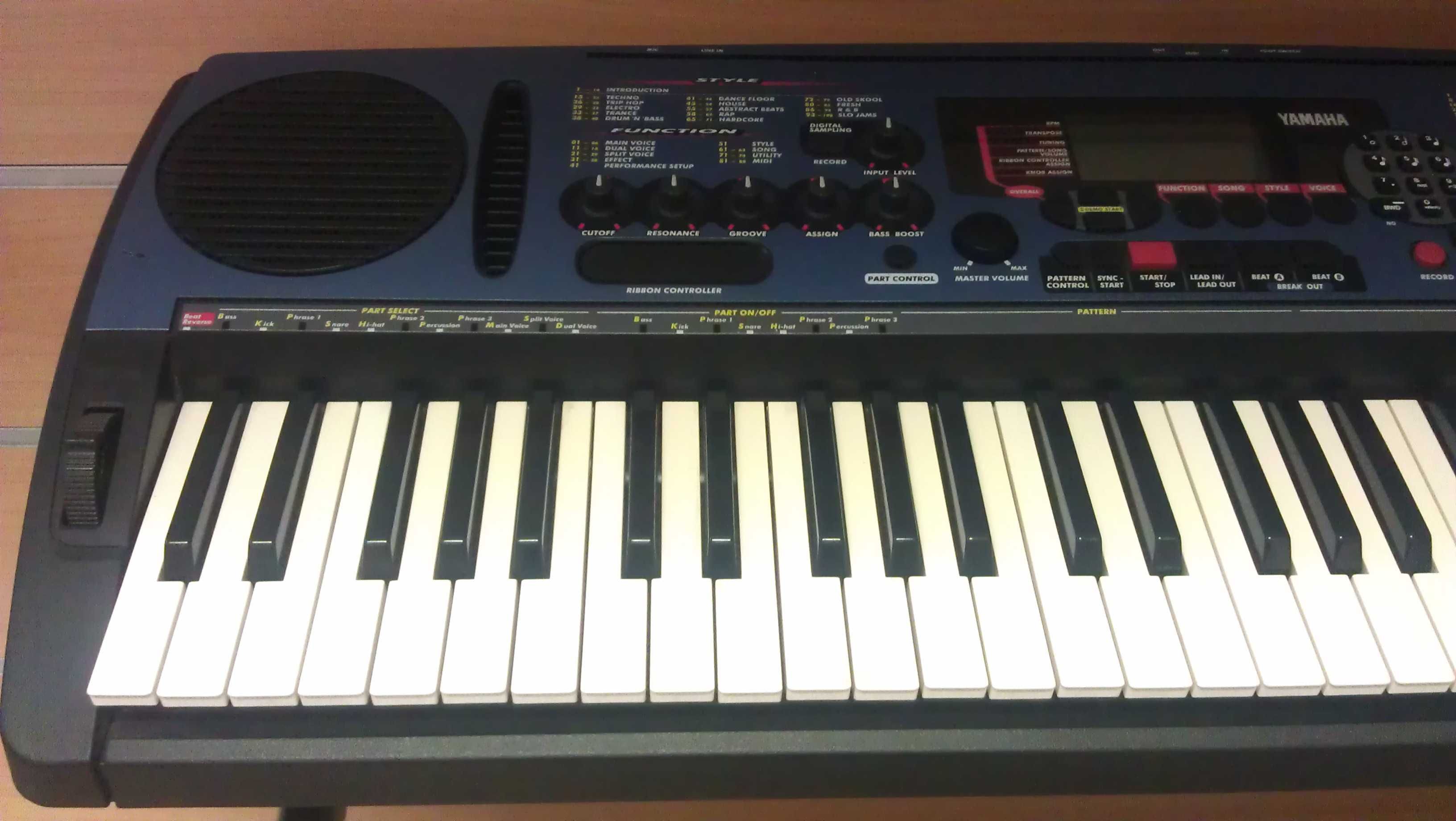 YAMAHA DJX keyboard