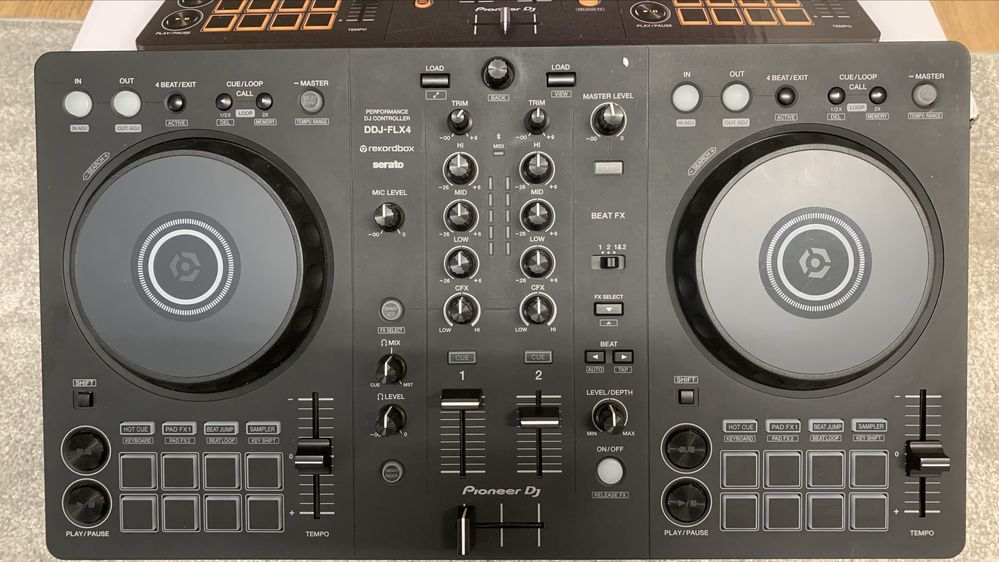 Mesa DJ Pioneer DDJ-FLX4