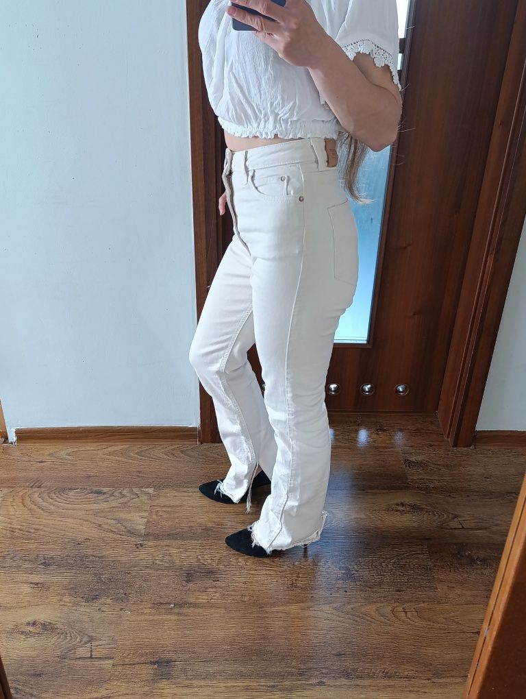 Spodnie jeansowe z szerokimi nogawkami