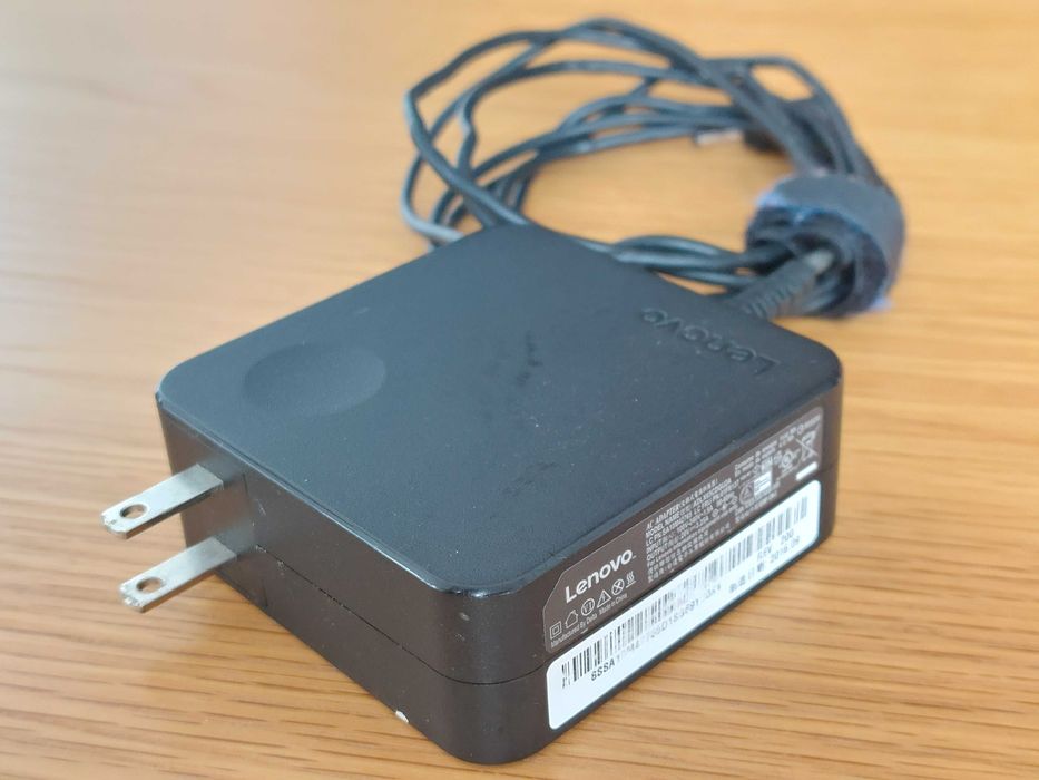 Computador portátil LENOVO 13" com ecrã tátil - i7 -7500 CPU - 2.70GHz